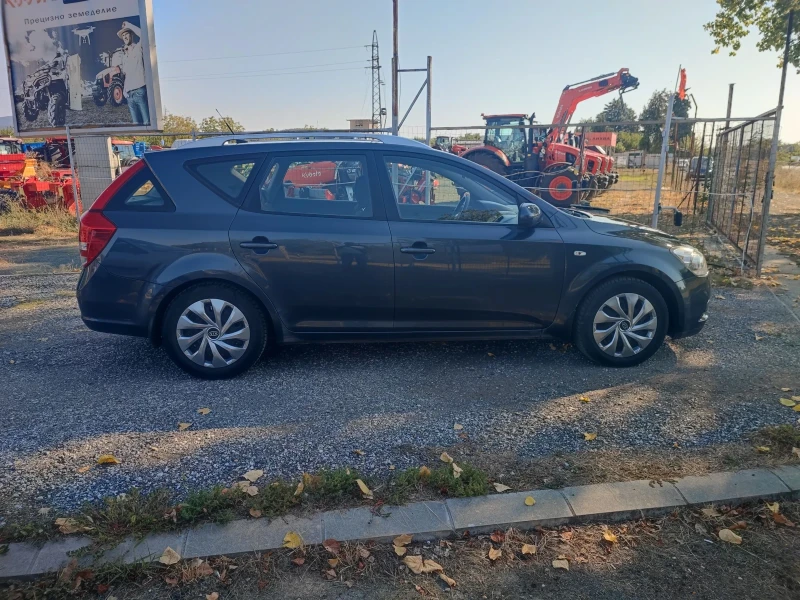 Kia Ceed 1.6FACELIFT100K., снимка 8 - Автомобили и джипове - 47735734