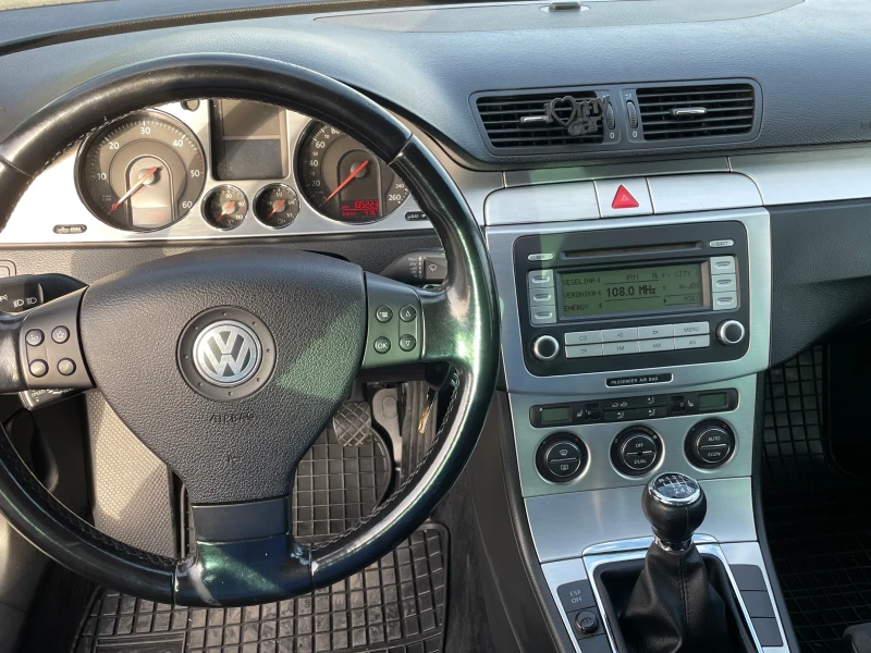 VW Passat 2.0TDI, снимка 10 - Автомобили и джипове - 47782349