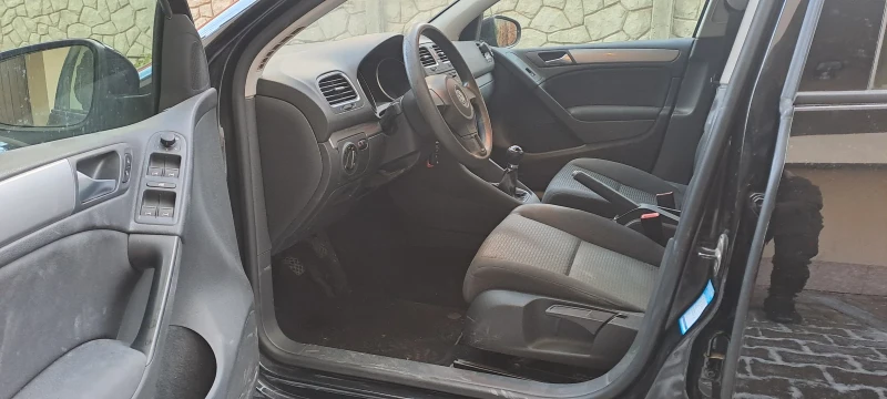 VW Golf 1.6 TDI Highline, снимка 10 - Автомобили и джипове - 48077082