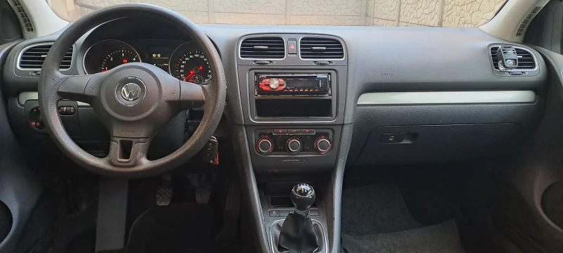 VW Golf 1.6 TDI Highline, снимка 9 - Автомобили и джипове - 48077082