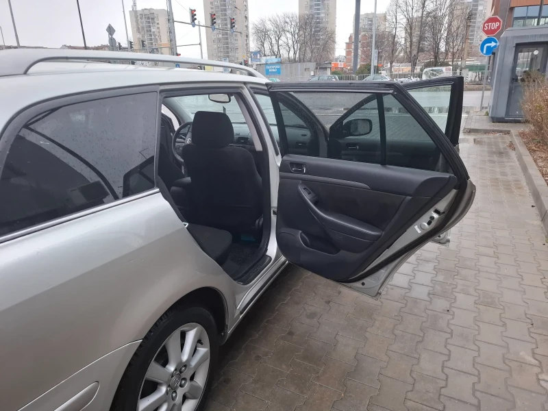 Toyota Avensis 2.0 D4D  FACELIFT, снимка 3 - Автомобили и джипове - 49228515