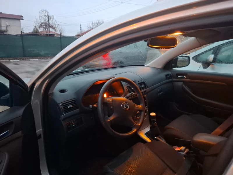 Toyota Avensis 2.0 D4D  FACELIFT, снимка 11 - Автомобили и джипове - 49228515