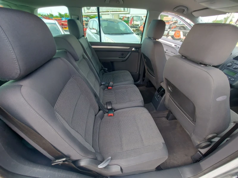 VW Touran 1.9 TDI , снимка 13 - Автомобили и джипове - 50830450