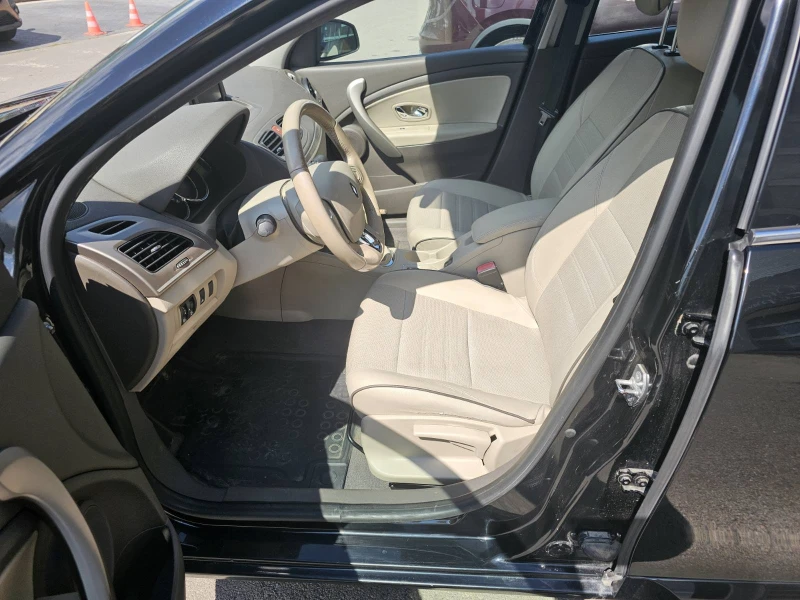 Renault Fluence 1.6 dCi 130, снимка 13 - Автомобили и джипове - 51365492