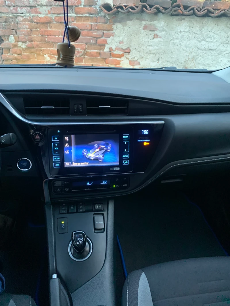 Toyota Auris Auris 1.8 hybrid , снимка 10 - Автомобили и джипове - 51623298