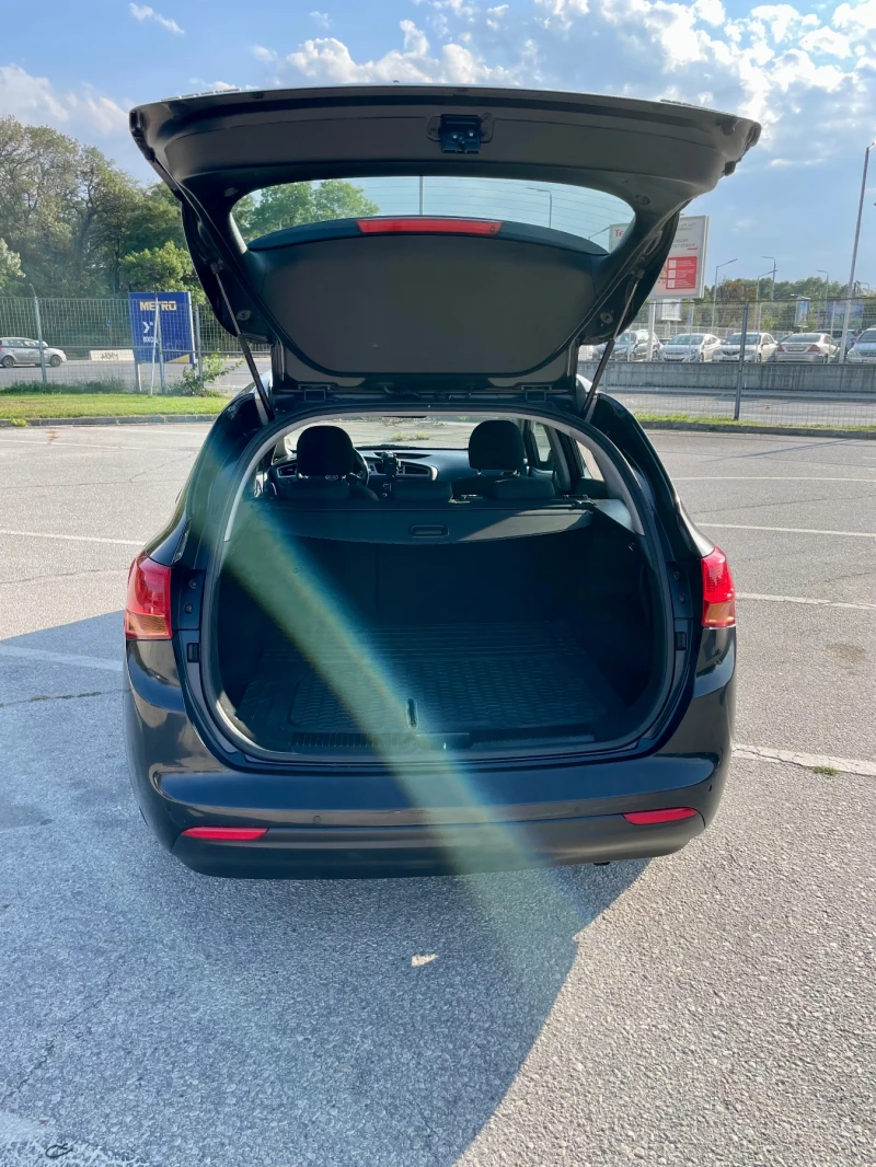 Kia Ceed SW, снимка 6 - Автомобили и джипове - 52383711