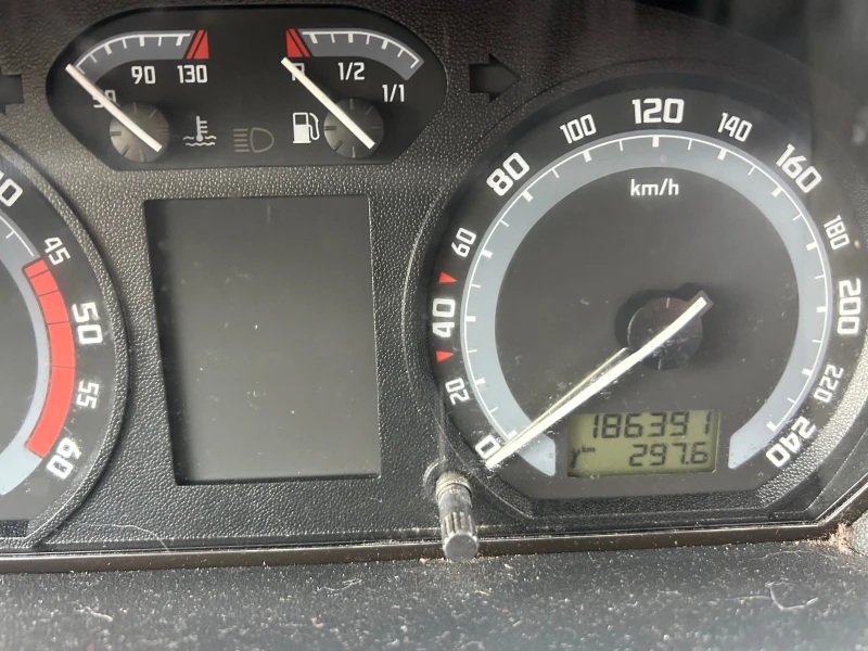 Skoda Fabia 1.4-TDI, снимка 12 - Автомобили и джипове - 52163536