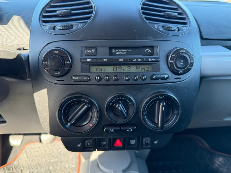 VW Beetle Volkswagen Beetle 1.9 TDI   Обслужена !, снимка 13 - Автомобили и джипове - 52298599