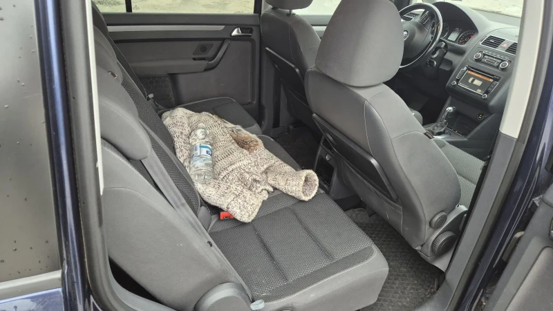 VW Touran 2, 0 TDI 140 AUTO, снимка 13 - Автомобили и джипове - 52806098