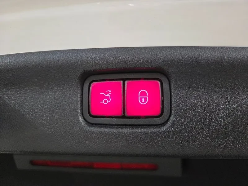Mercedes-Benz C 200  4Matic Avantgarde, снимка 8 - Автомобили и джипове - 55650595