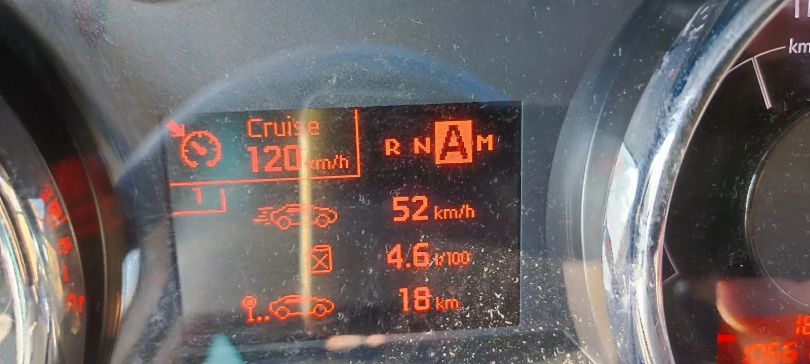 Peugeot 3008 hybrid 4 - изображение 2