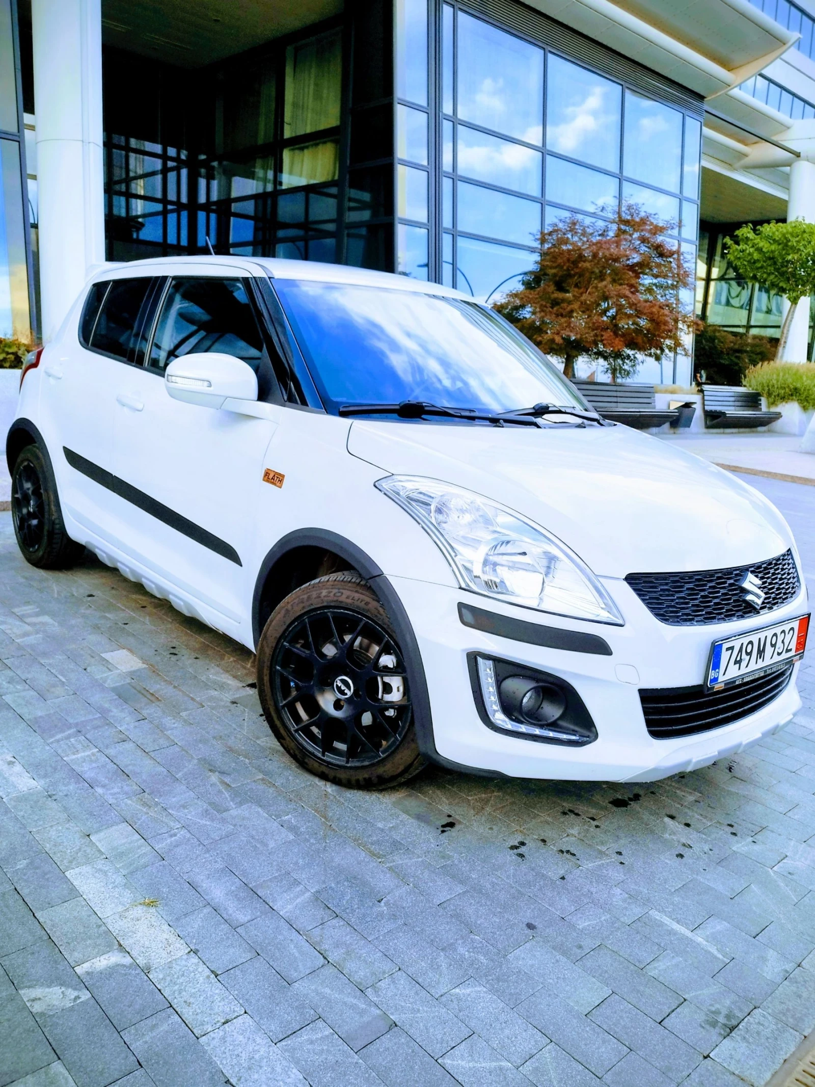 Suzuki Swift CROSS, 4X4, подгрев, бяла перла! - изображение 3