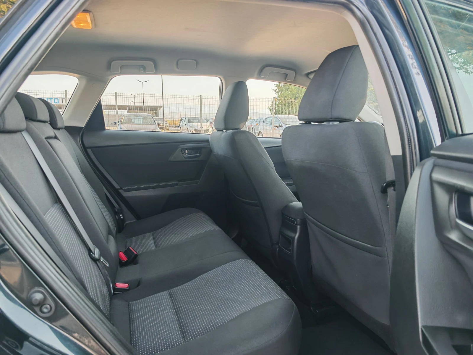 Toyota Auris 1.8 ХИБРИД 99 К.С. АВТОМАТ! КАТО НОВА  | Mobile.bg — изображение 13