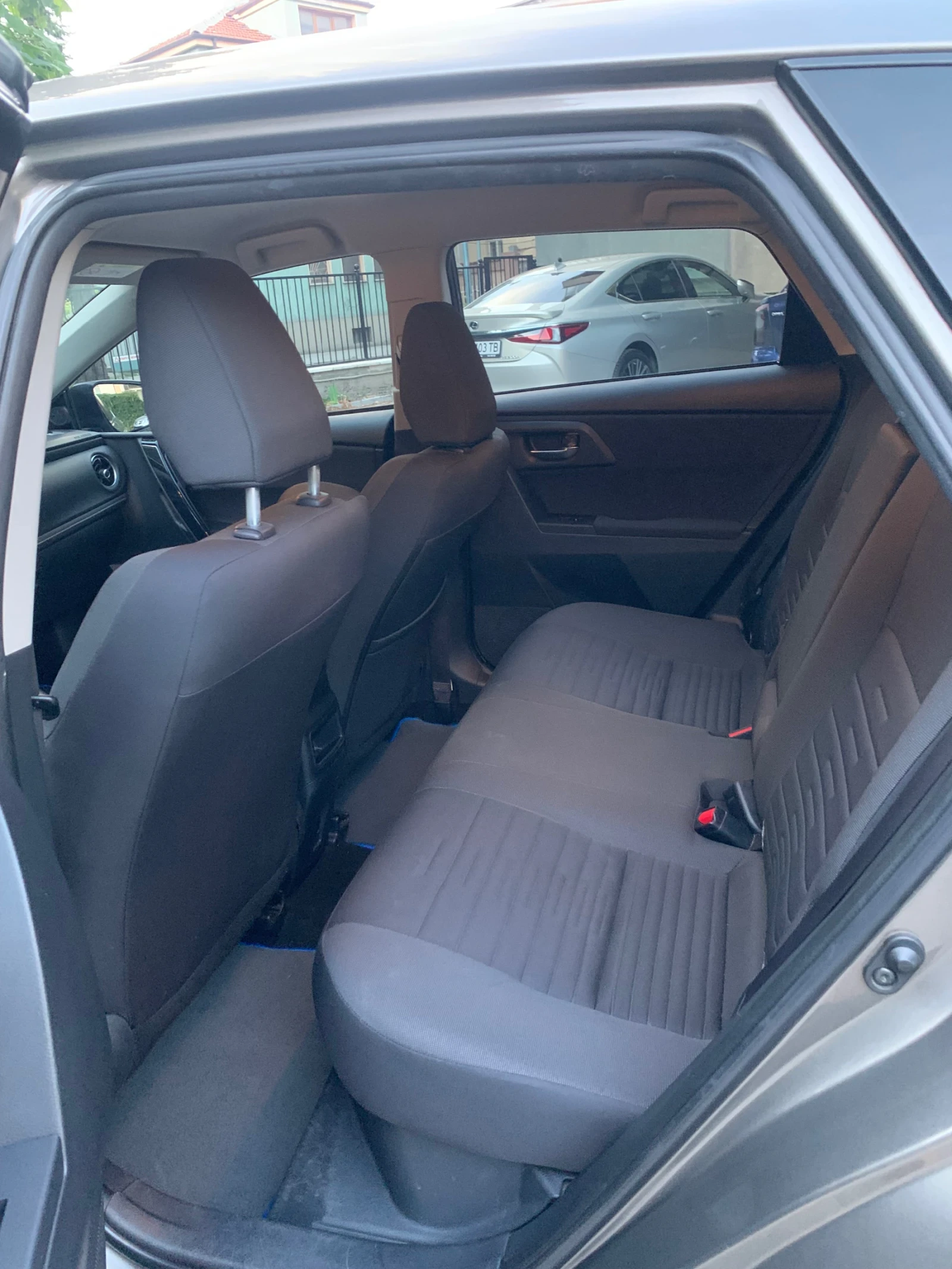 Toyota Auris Auris 1.8 hybrid  - изображение 8