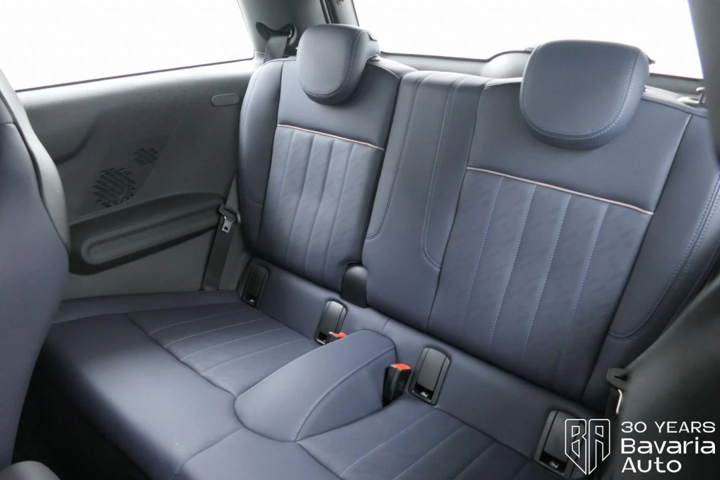 Mini Cooper C 1, 5 Steptronic Favoured Trim - изображение 8