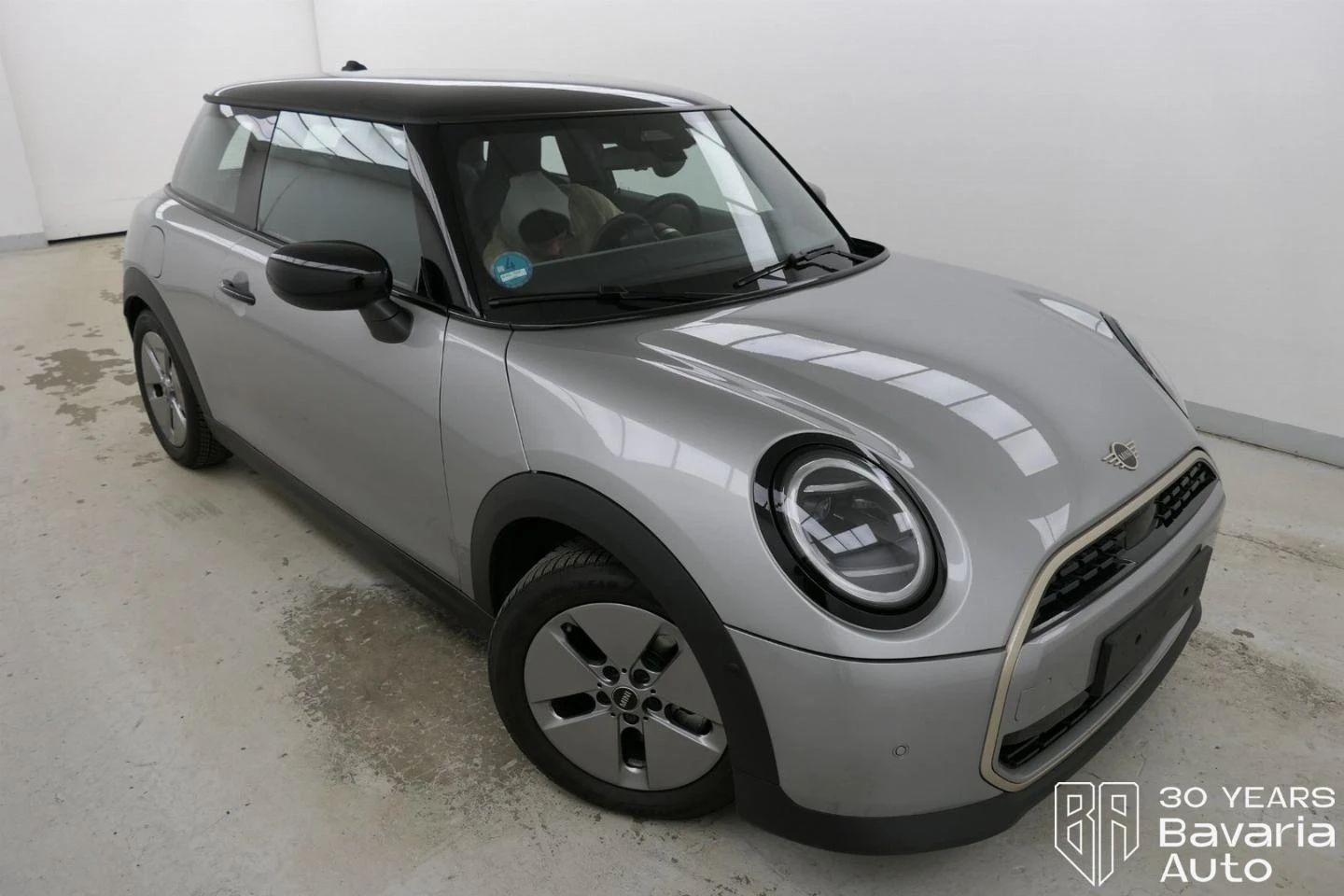 Mini Cooper C 1, 5 Steptronic Favoured Trim - изображение 4