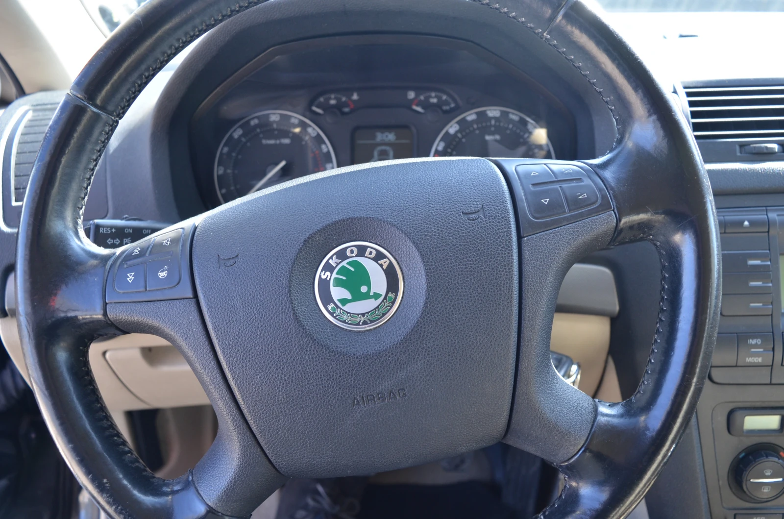 Skoda Octavia 1.9TDI, снимка 8 - Автомобили и джипове - 54005718