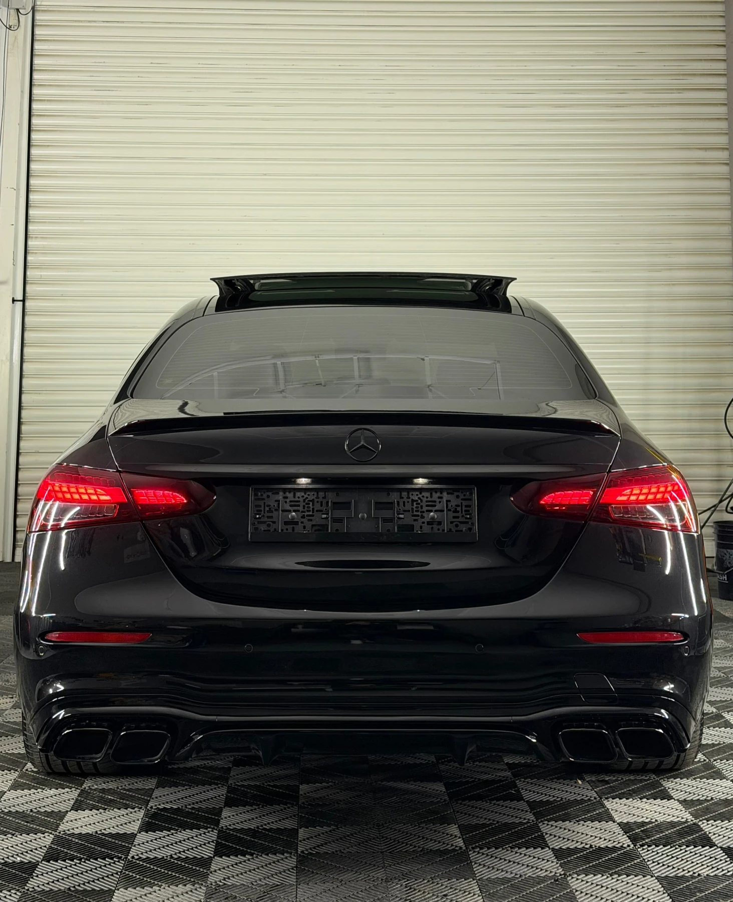 Mercedes-Benz E 220 КАТО НОВА, Серв.ист. FACELIFT 6.3 AMG, снимка 6 - Автомобили и джипове - 54107986