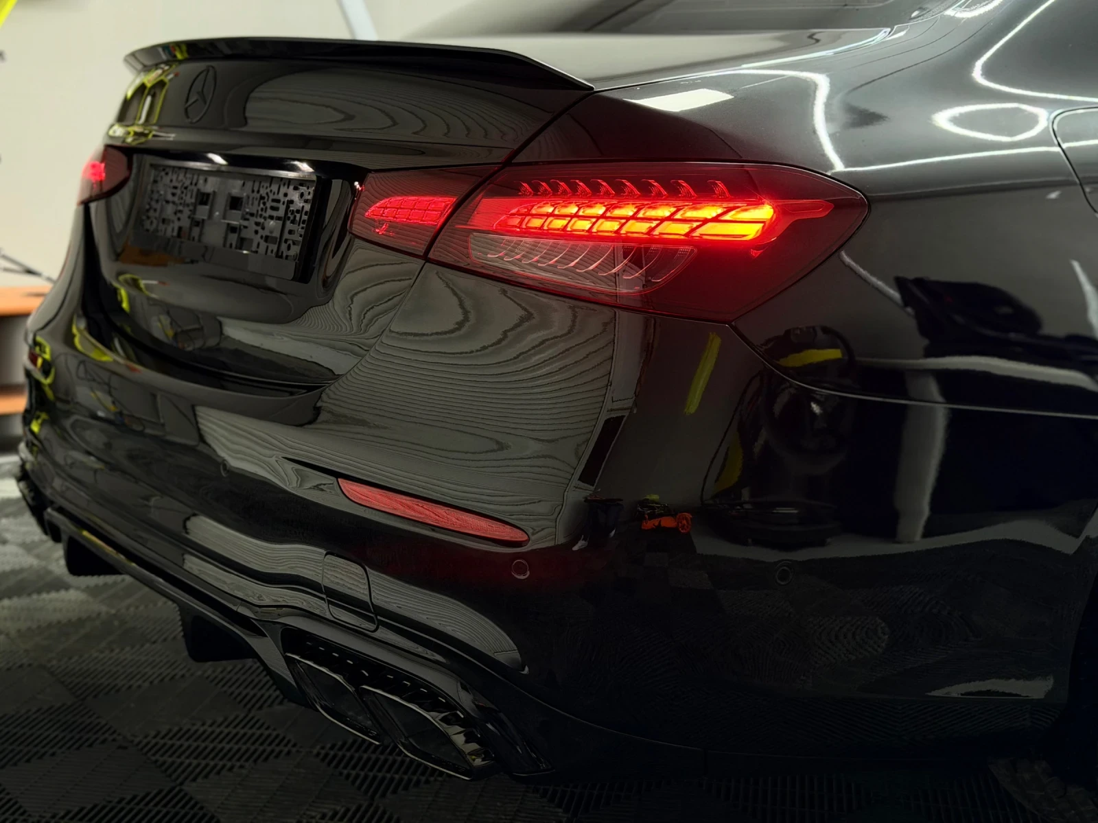 Mercedes-Benz E 220 КАТО НОВА, Серв.ист. FACELIFT 6.3 AMG, снимка 5 - Автомобили и джипове - 54107986