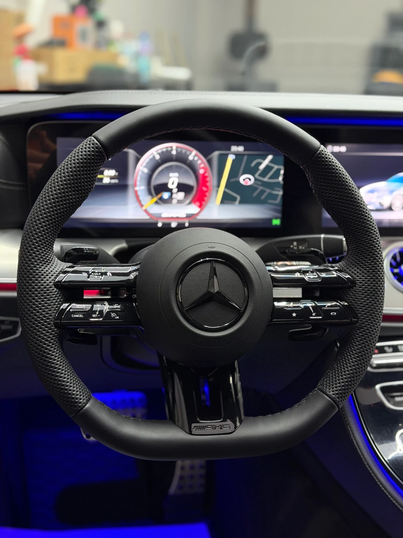 Mercedes-Benz E 220 КАТО НОВА, Серв.ист. FACELIFT 6.3 AMG, снимка 13 - Автомобили и джипове - 54107986