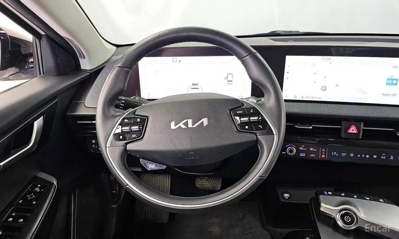 Kia EV6 * LONG RANGE* ПОДГРЕВ* ОБДУХВАНЕ* КАМЕРИ* , снимка 5 - Автомобили и джипове - 54417512