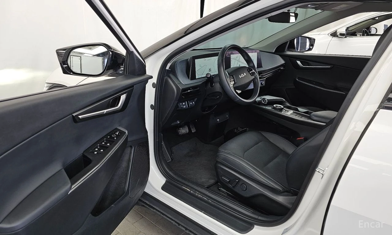 Kia EV6 * LONG RANGE* ПОДГРЕВ* ОБДУХВАНЕ* КАМЕРИ* , снимка 7 - Автомобили и джипове - 54417512