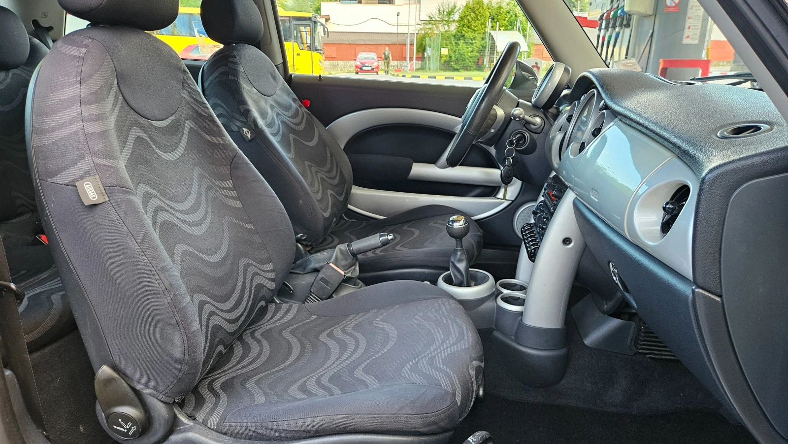 Mini Cooper 1.4 D4d KLIMATIK/6skorosti, снимка 13 - Автомобили и джипове - 55291142