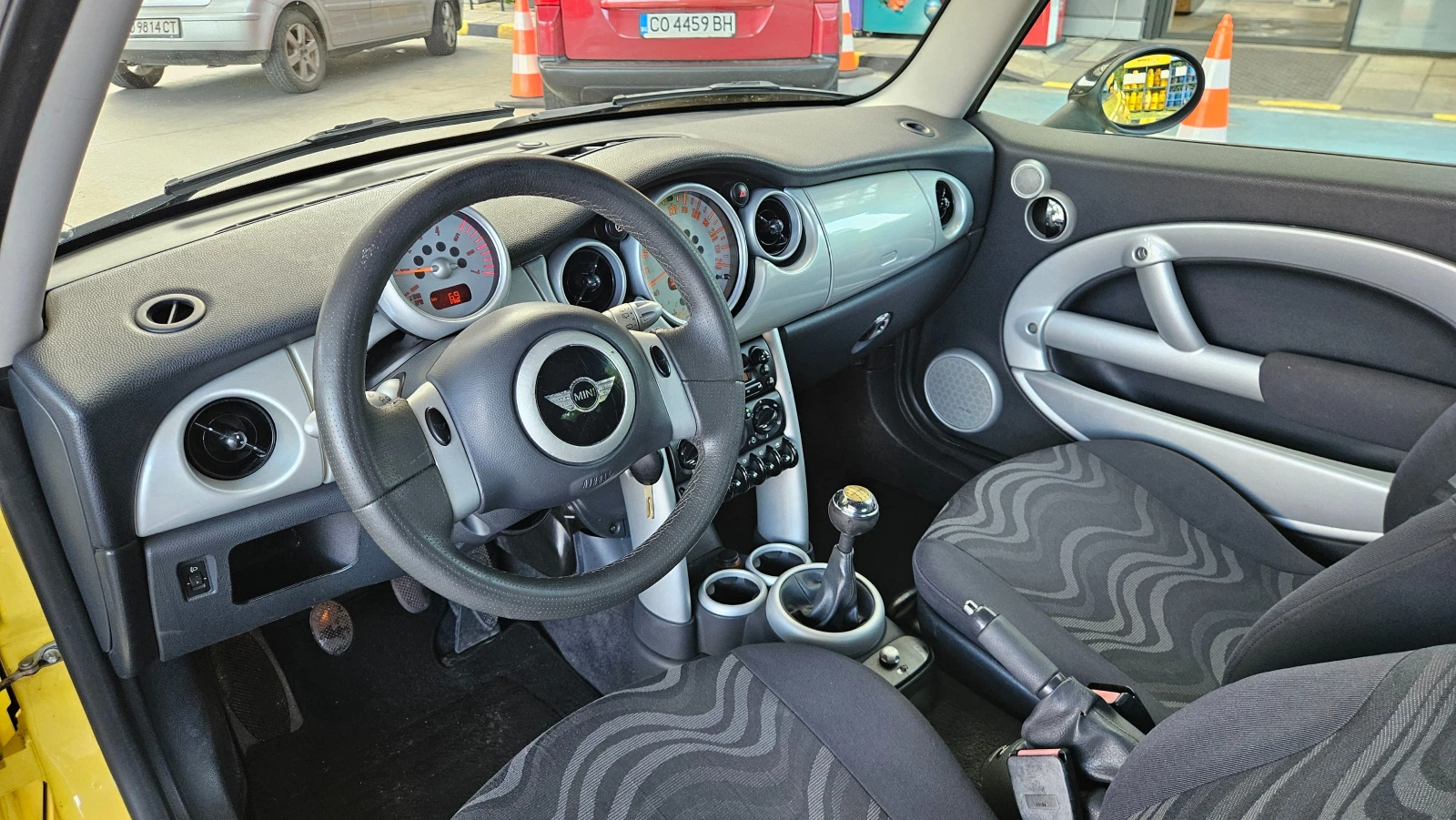 Mini Cooper 1.4 D4d KLIMATIK/6skorosti, снимка 10 - Автомобили и джипове - 55291142