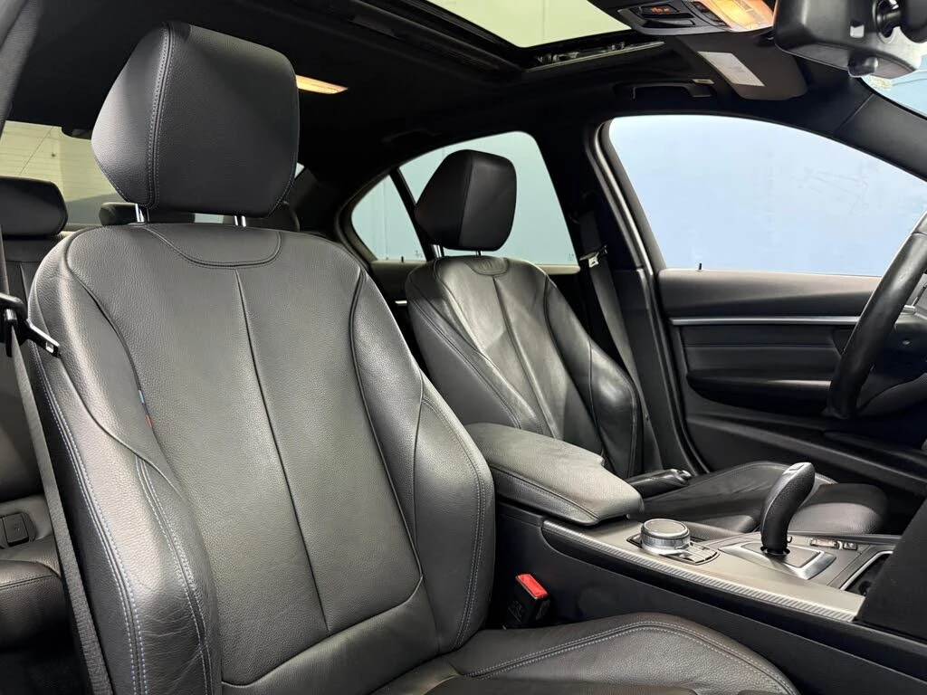 BMW 330 * М-Package * HeadUp *  AвтоКредит * (ЦЕНА ДО БГ), снимка 16 - Автомобили и джипове - 55544413