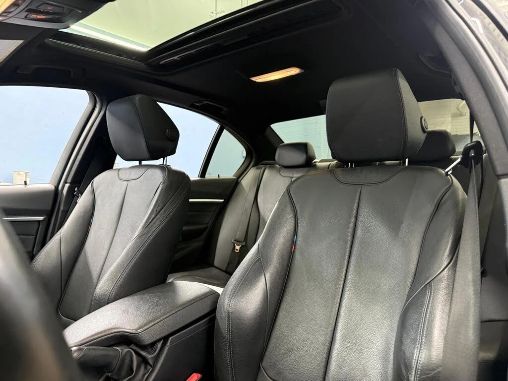 BMW 330 * М-Package * HeadUp *  AвтоКредит * (ЦЕНА ДО БГ), снимка 13 - Автомобили и джипове - 55544413