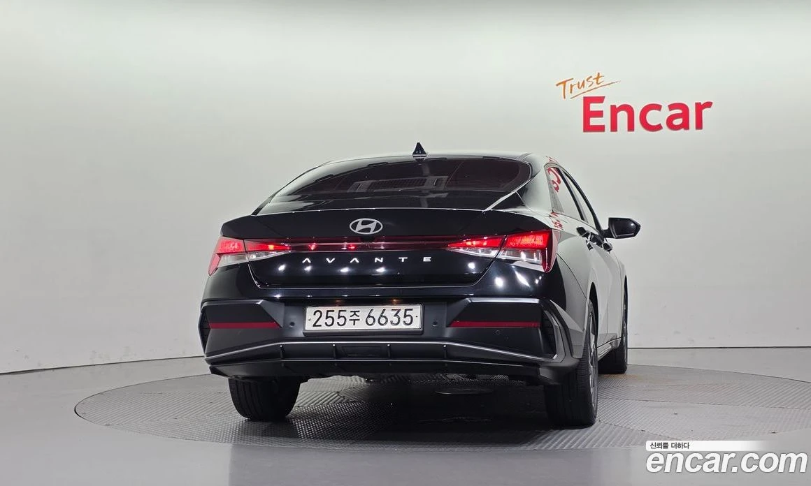 Hyundai Elantra 1.6 Smart, снимка 4 - Автомобили и джипове - 56155946