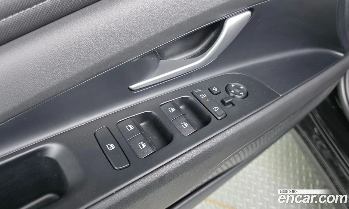 Hyundai Elantra 1.6 Smart, снимка 12 - Автомобили и джипове - 56155946