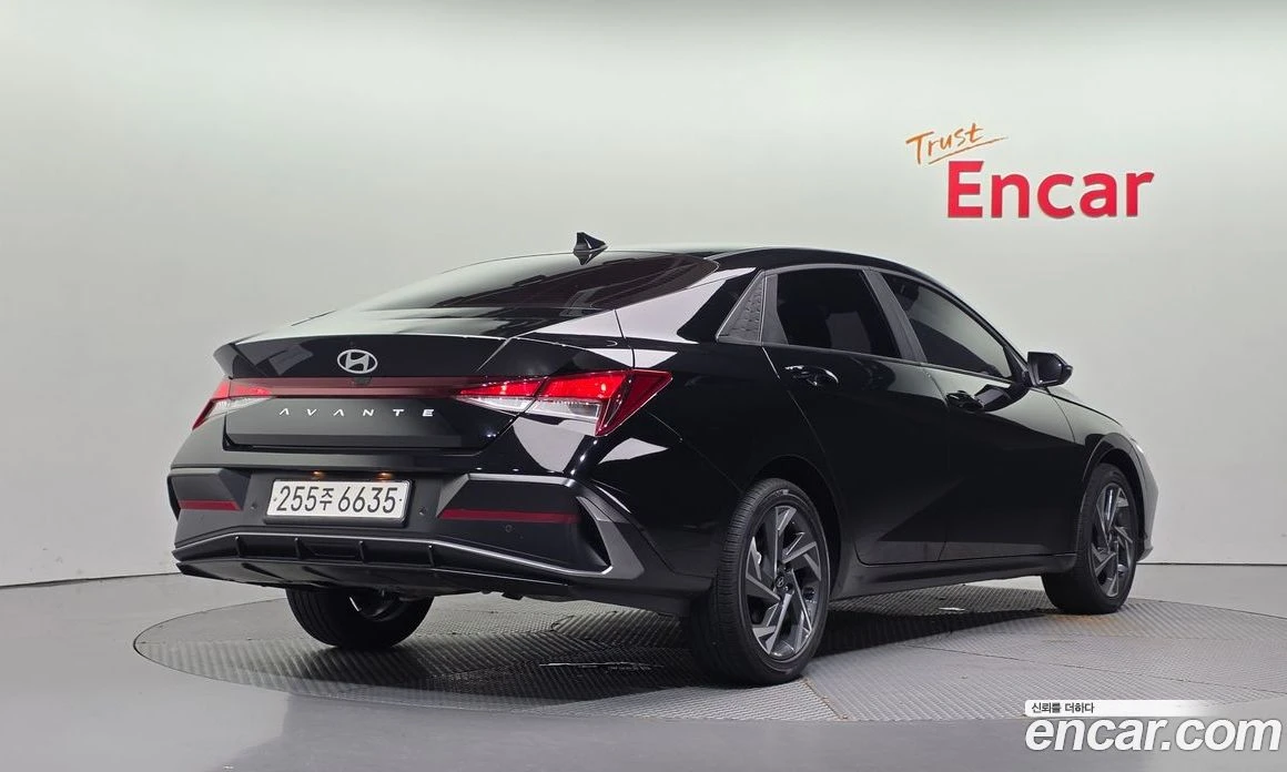 Hyundai Elantra 1.6 Smart, снимка 2 - Автомобили и джипове - 56155946