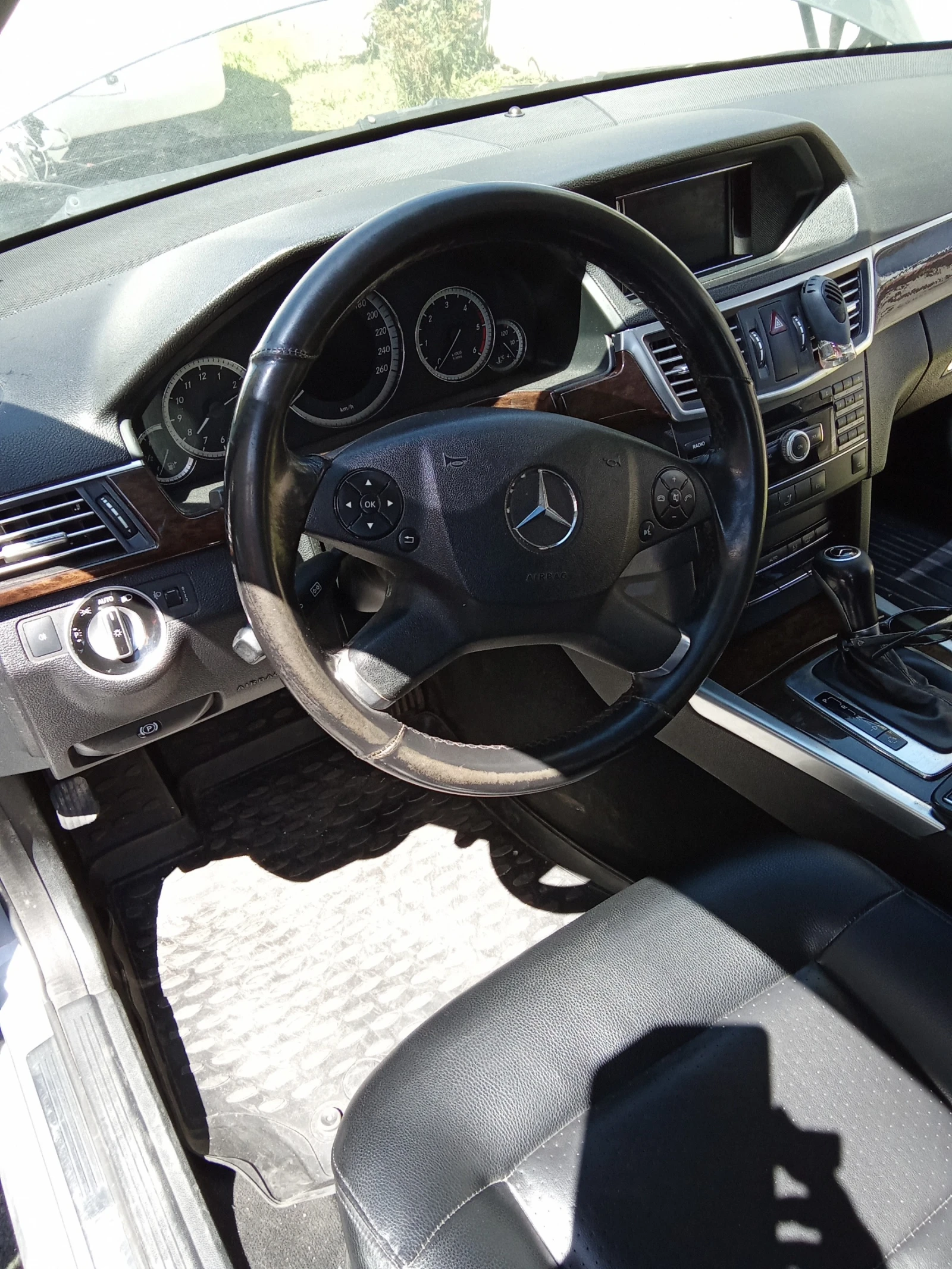 Mercedes-Benz E 200, снимка 5 - Автомобили и джипове - 56439367