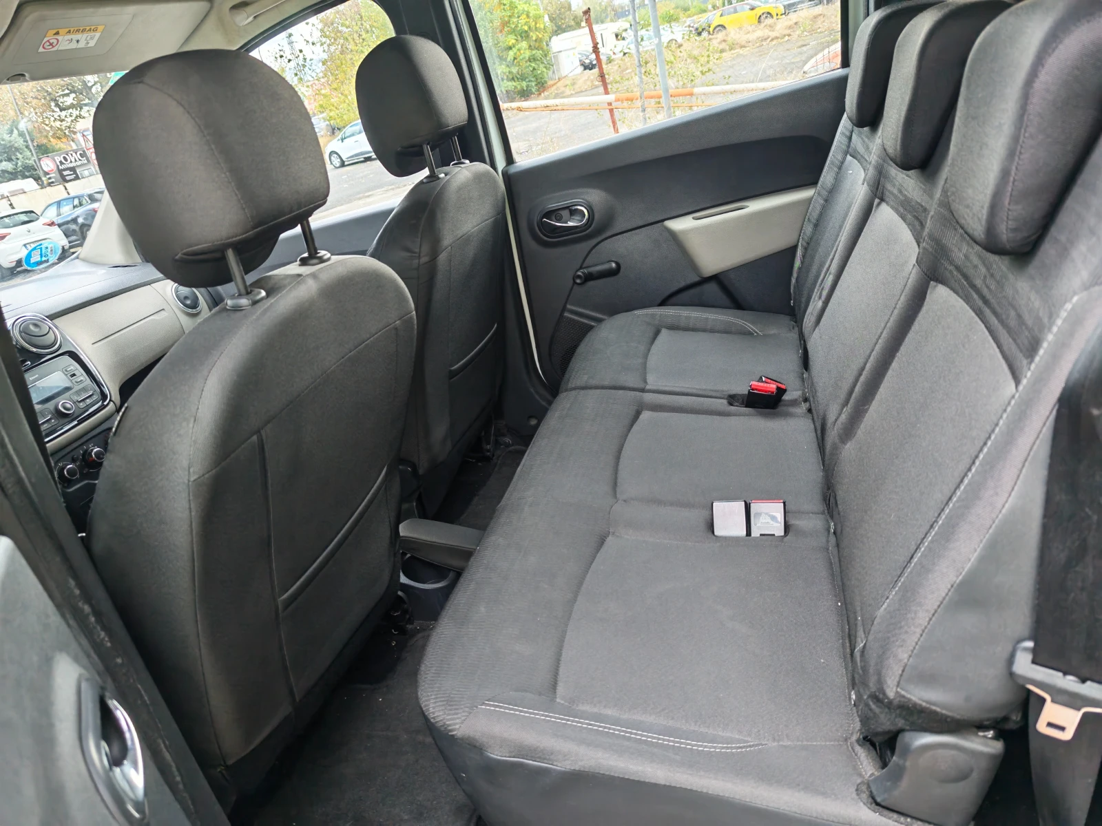 Dacia Lodgy 1.6 ГАЗ-БЕНЗИН , снимка 9 - Автомобили и джипове - 56722271