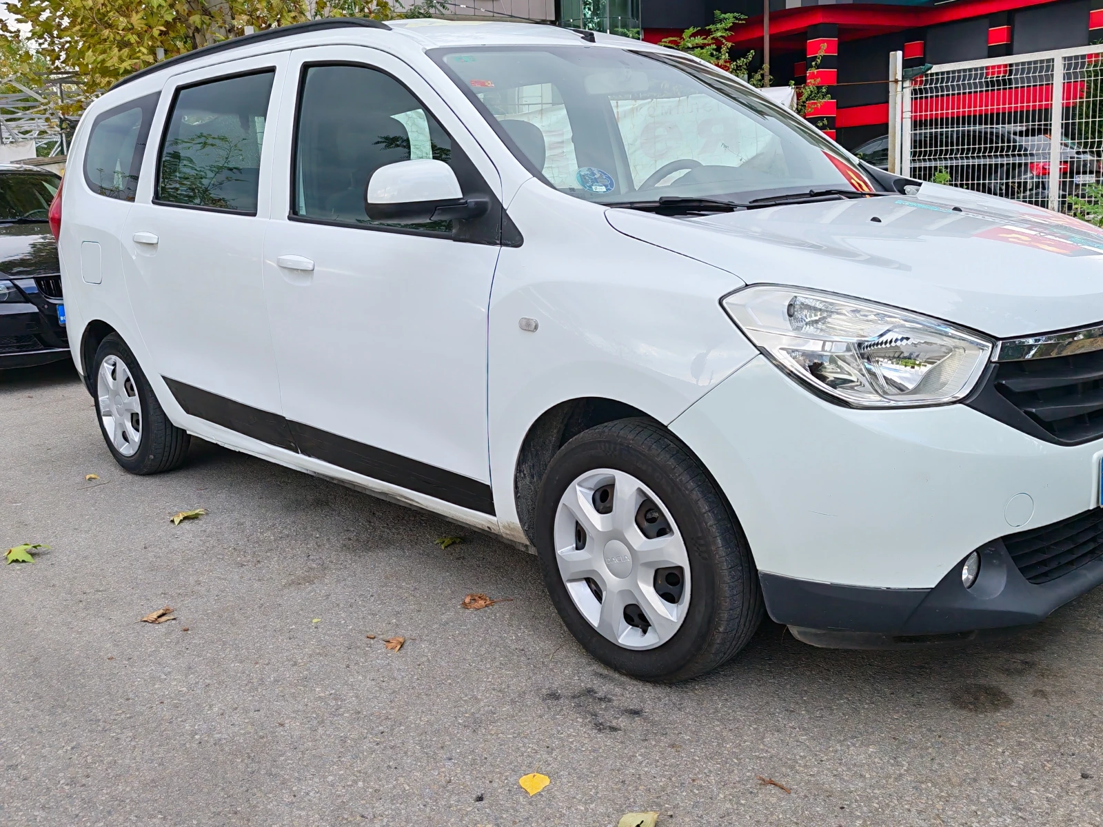 Dacia Lodgy 1.6 ГАЗ-БЕНЗИН , снимка 4 - Автомобили и джипове - 56722271