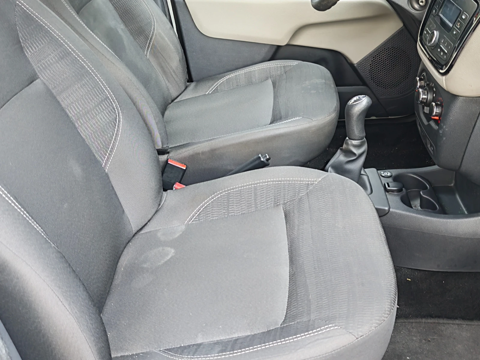Dacia Lodgy 1.6 ГАЗ-БЕНЗИН , снимка 8 - Автомобили и джипове - 56722271