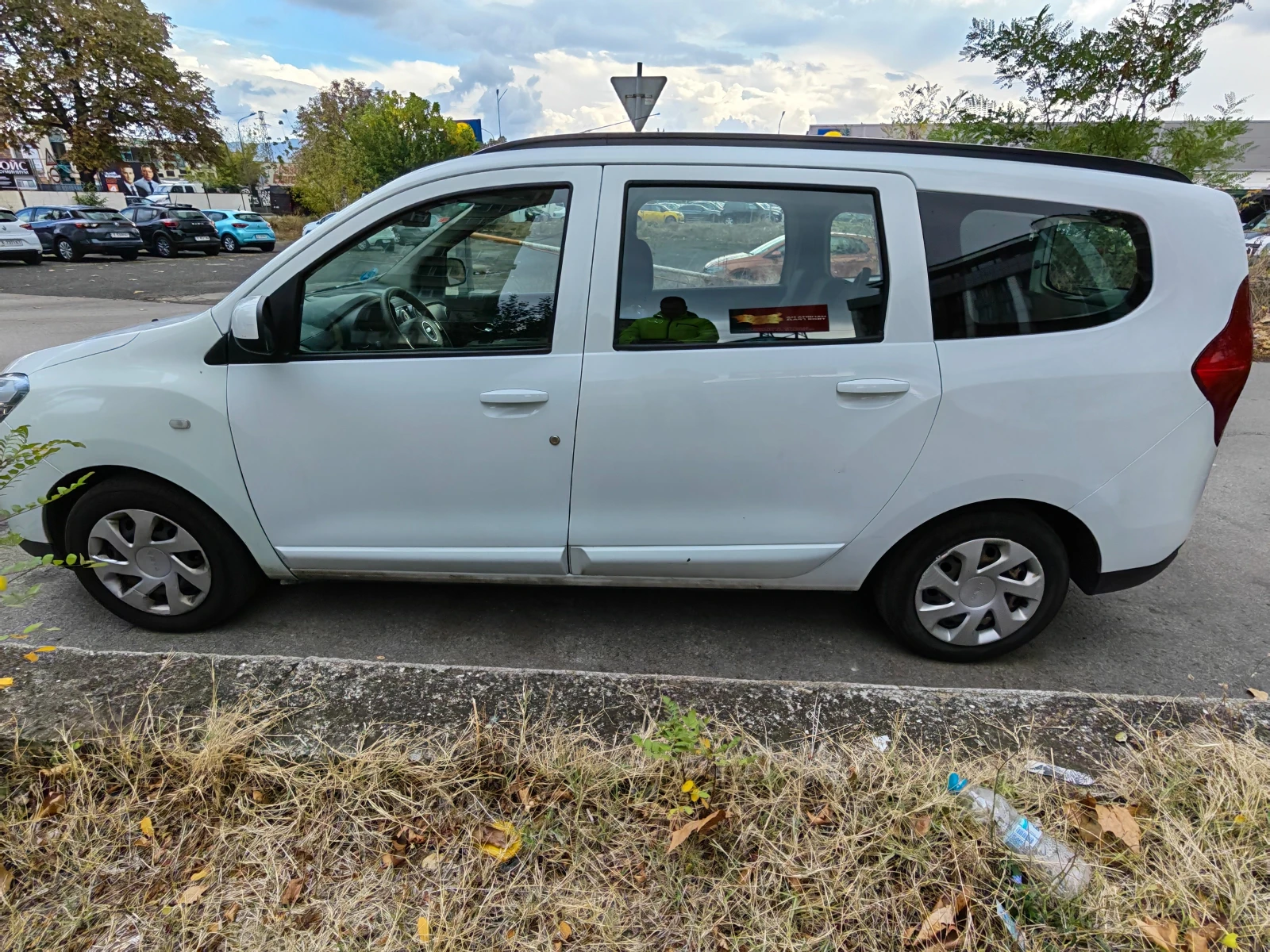 Dacia Lodgy 1.6 ГАЗ-БЕНЗИН , снимка 3 - Автомобили и джипове - 56722271