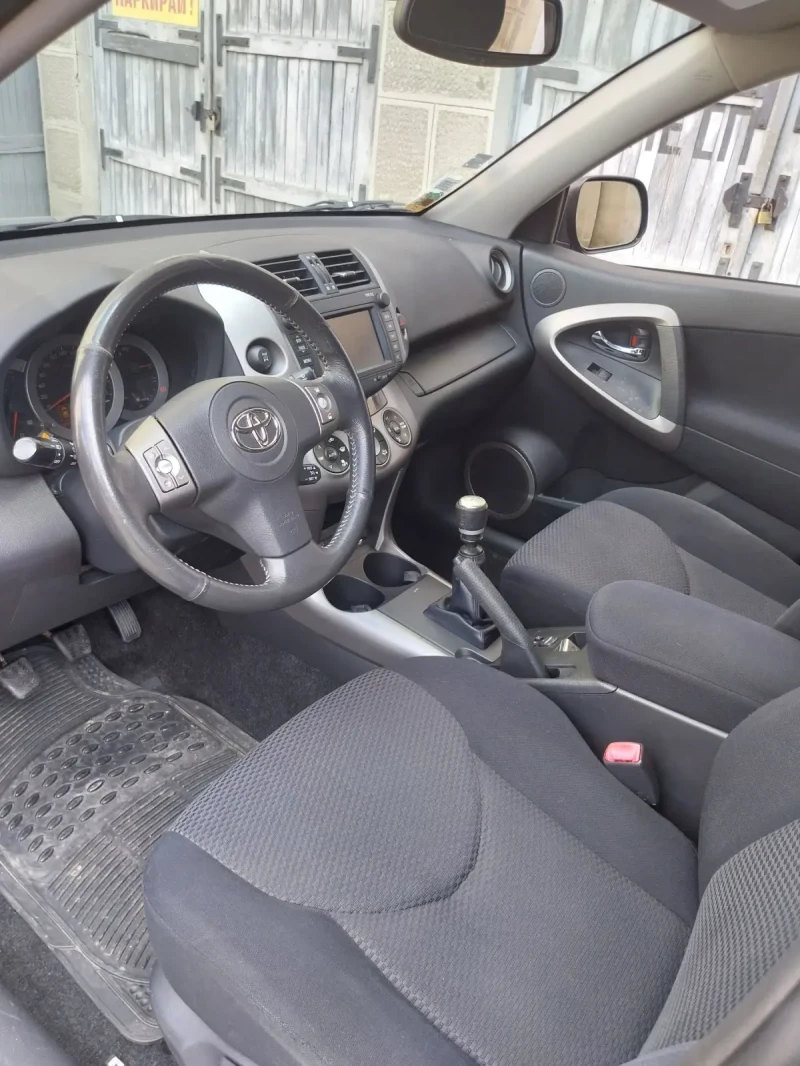 Toyota Rav4 2.2dizel136 keyless navigaciq, снимка 9 - Автомобили и джипове - 48082468