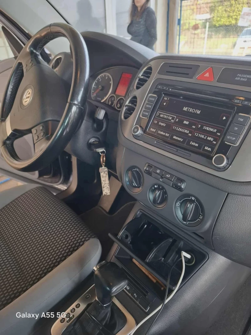 VW Tiguan 2, 0 автомат 4х4, снимка 3 - Автомобили и джипове - 52477696
