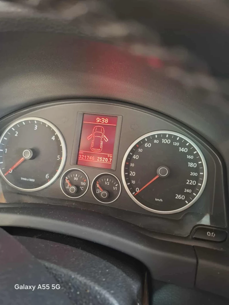 VW Tiguan 2, 0 автомат 4х4, снимка 5 - Автомобили и джипове - 52477696