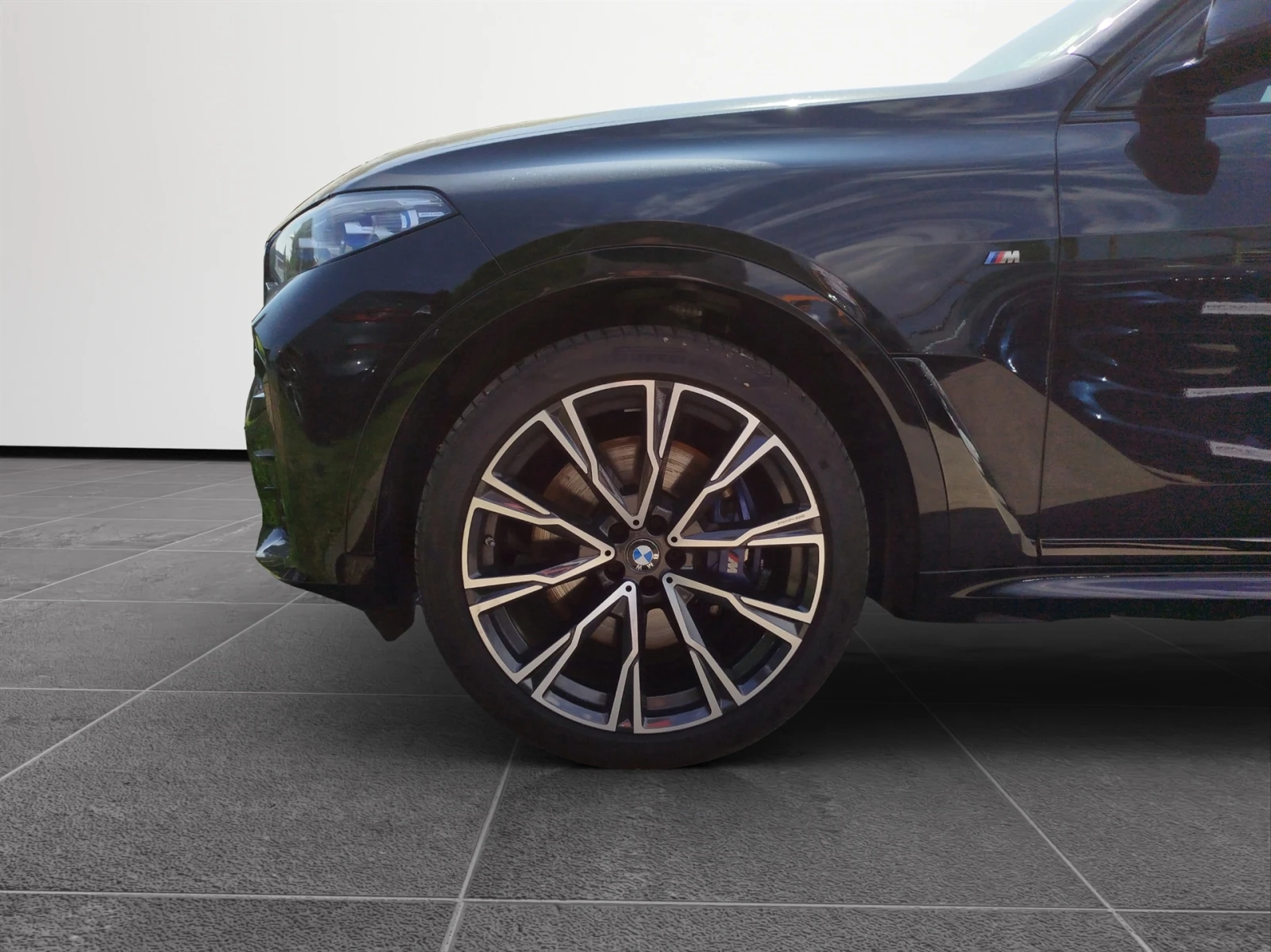 BMW X7 M50i - изображение 5