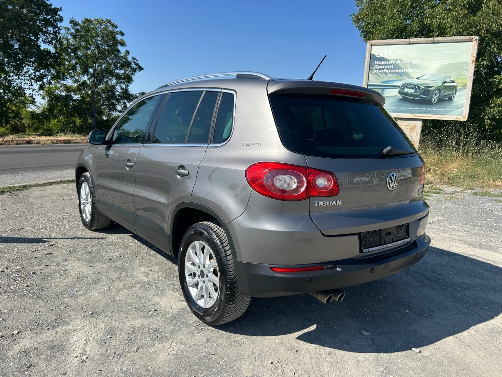 VW Tiguan 2.0TDI - 170 кс / 4X4 / САМОПАРКИРАНЕ / НАВИ - изображение 7