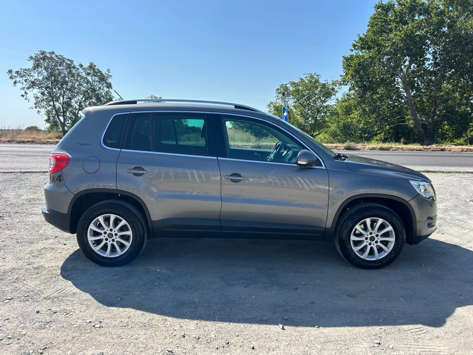 VW Tiguan 2.0TDI - 170 кс / 4X4 / САМОПАРКИРАНЕ / НАВИ - изображение 4