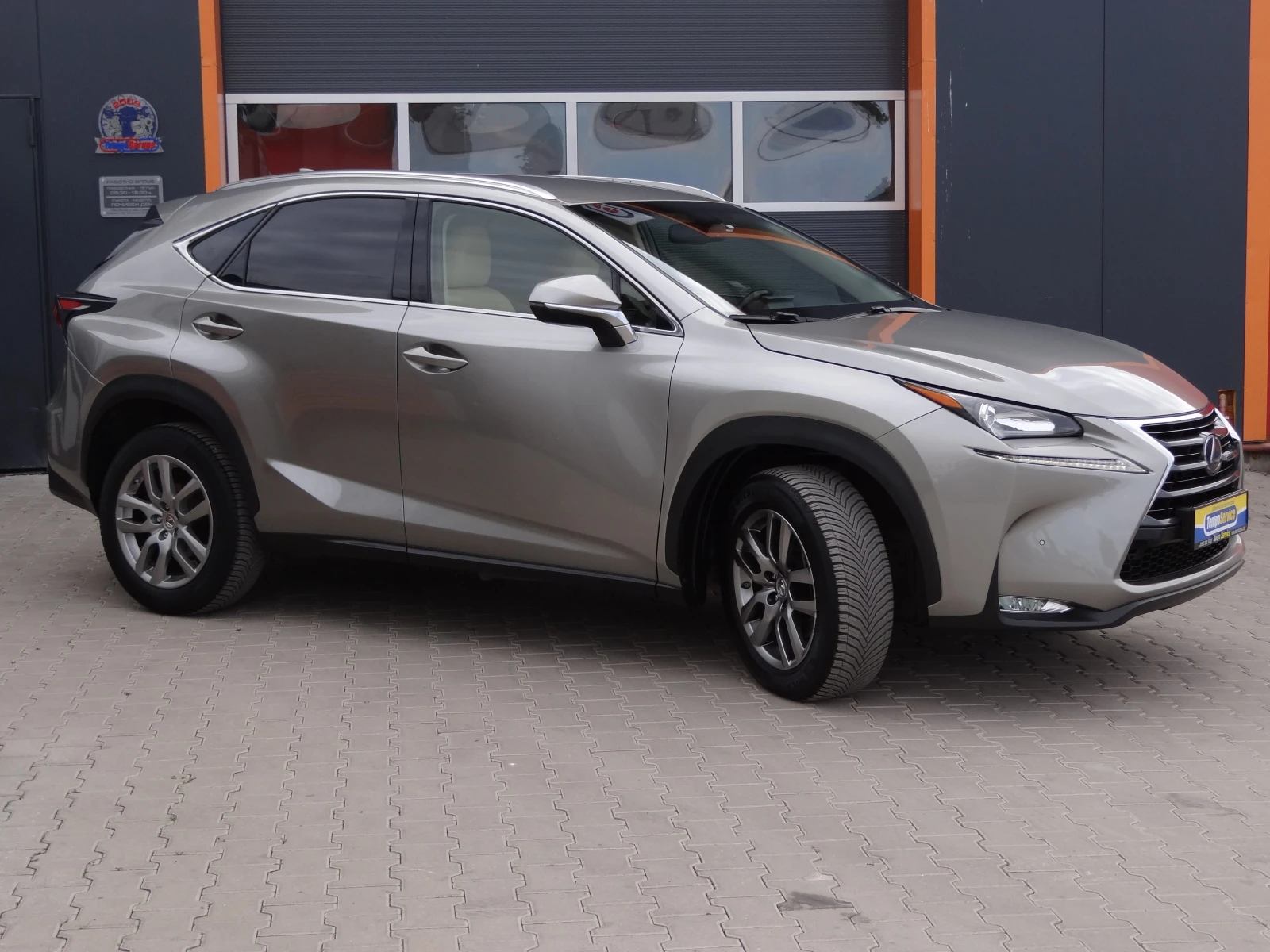 Lexus NX 300h 2.5i-197k.c./4x4/AUTO/KOJA/NAVI/LED/KEYLESS/Euro-6 - изображение 6