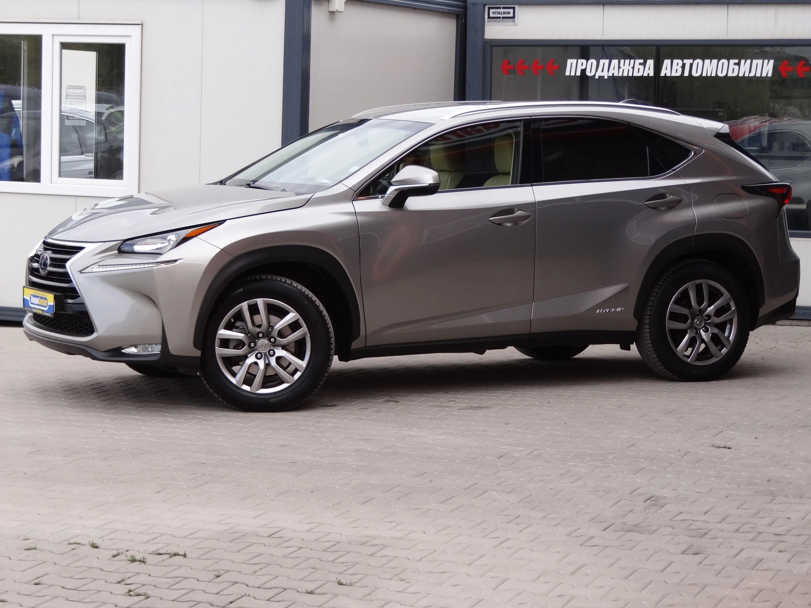 Lexus NX 300h 2.5i-197k.c./4x4/AUTO/KOJA/NAVI/LED/KEYLESS/Euro-6 - изображение 2