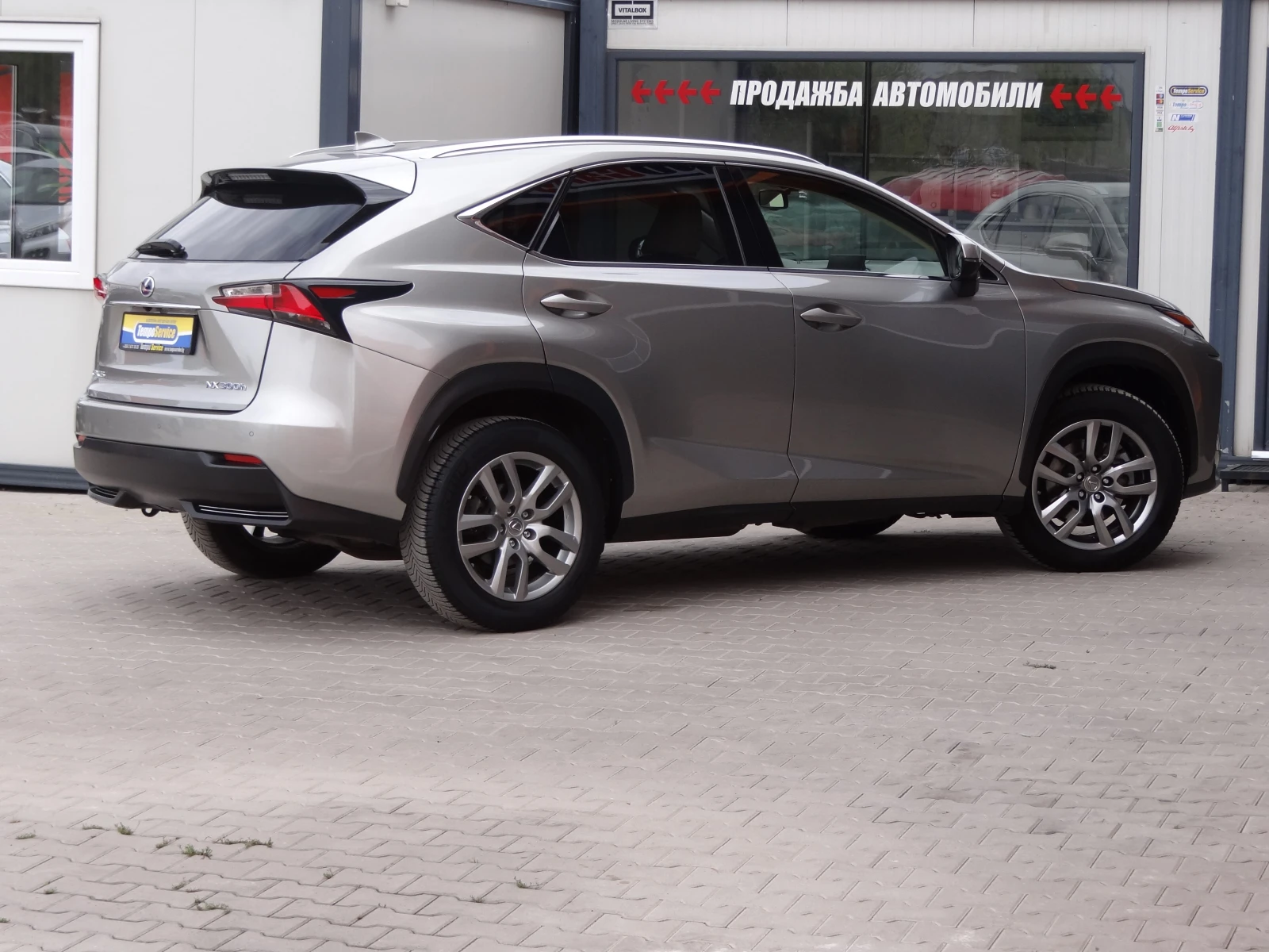 Lexus NX 300h 2.5i-197k.c./4x4/AUTO/KOJA/NAVI/LED/KEYLESS/Euro-6 - изображение 5