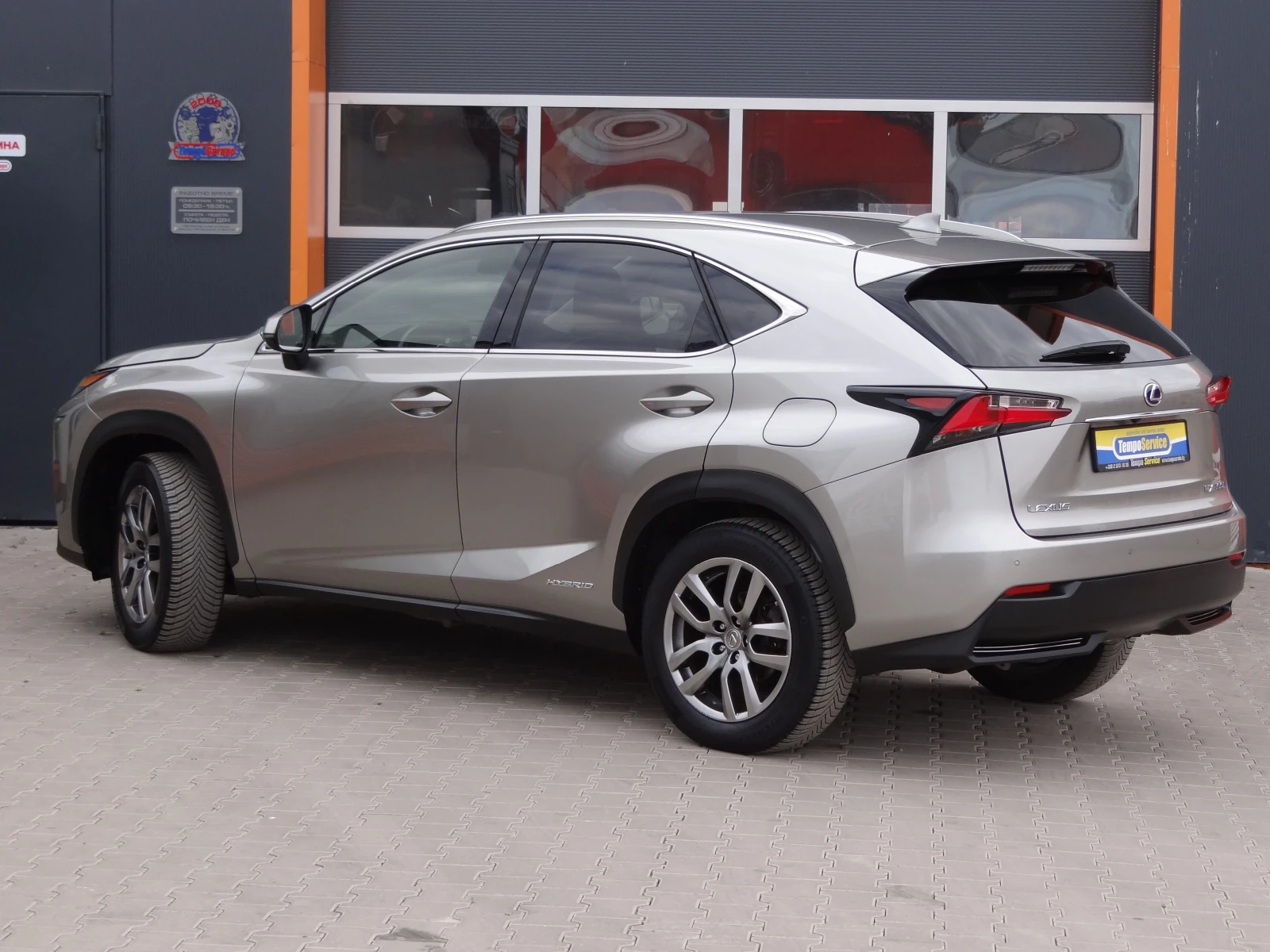 Lexus NX 300h 2.5i-197k.c./4x4/AUTO/KOJA/NAVI/LED/KEYLESS/Euro-6 - изображение 3
