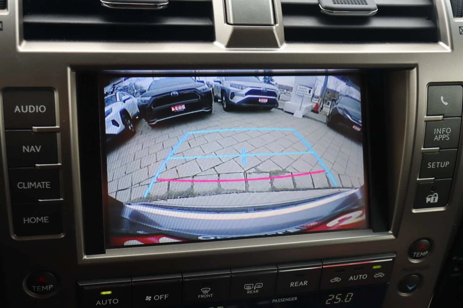 Lexus GX 460 Premium * 7 Места * Сервизна История * Carfax * , снимка 11 - Автомобили и джипове - 53959853