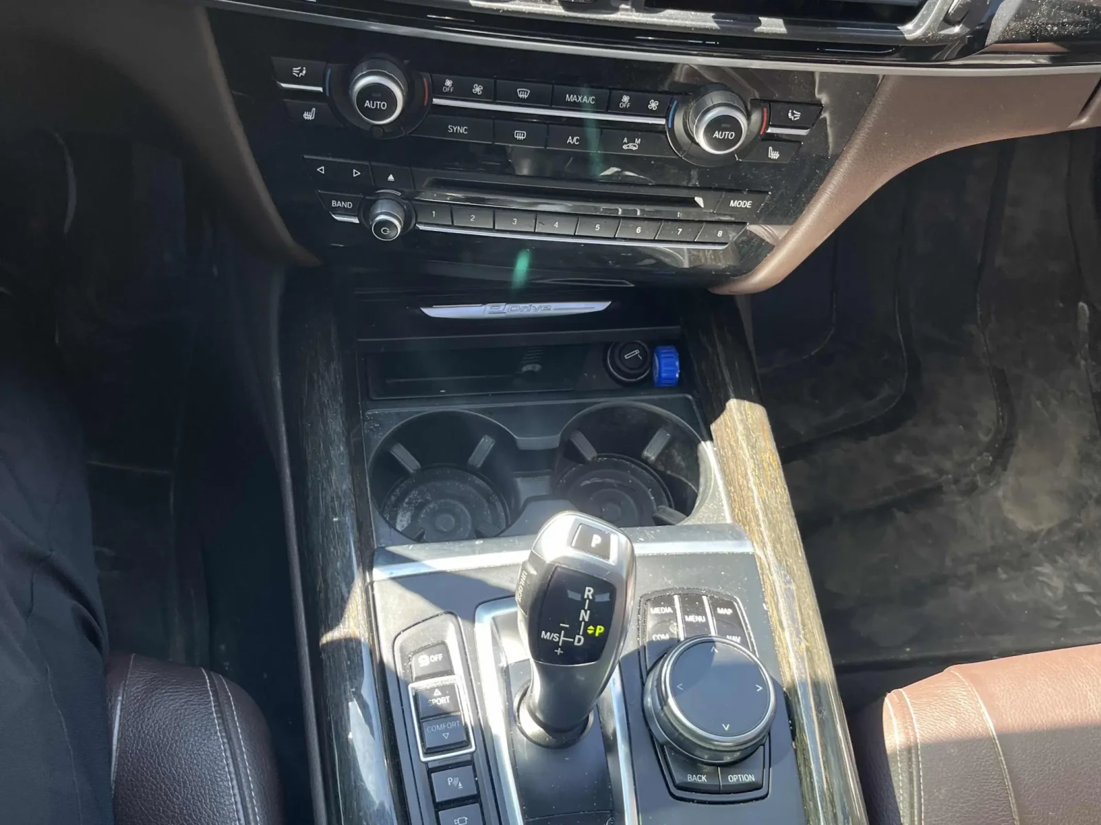 BMW X5 xDrive40e * * CARFAX * * АВТО КРЕДИТ * * , снимка 12 - Автомобили и джипове - 54169570